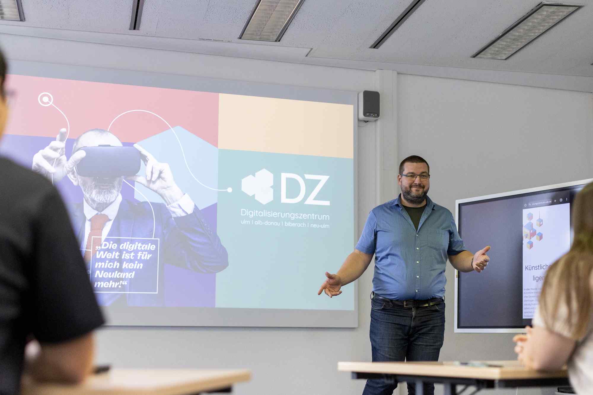 Vortrag im Digitalisierungszentrum Ulm mit Praesentation und Zuhoerern