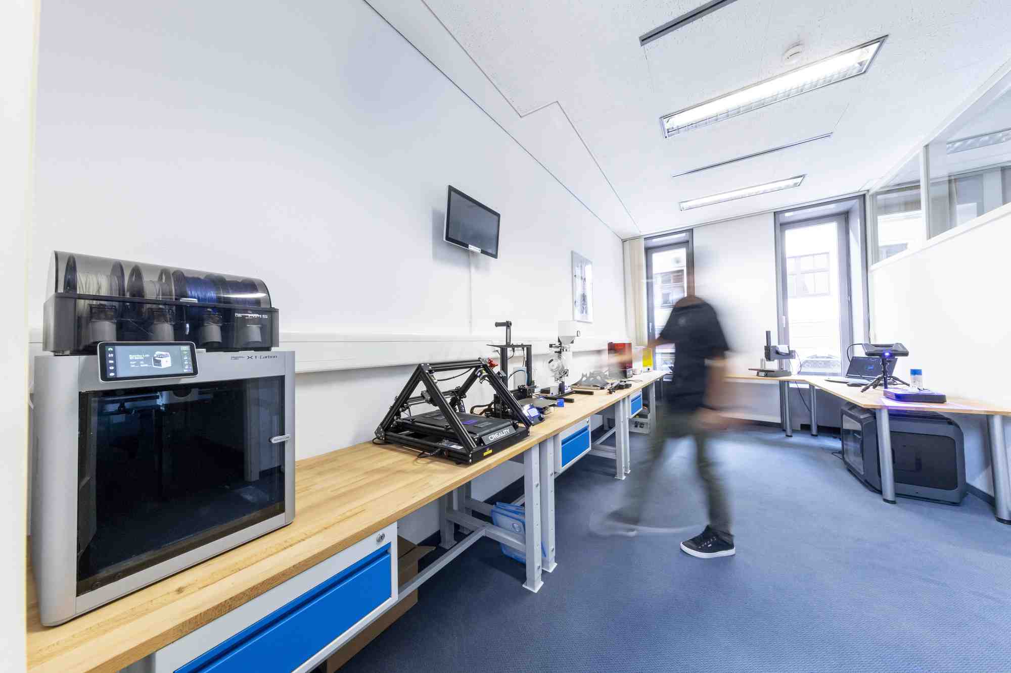 Innovationsraum mit technischer Ausstattung im Digitalisierungszentrum Ulm.
