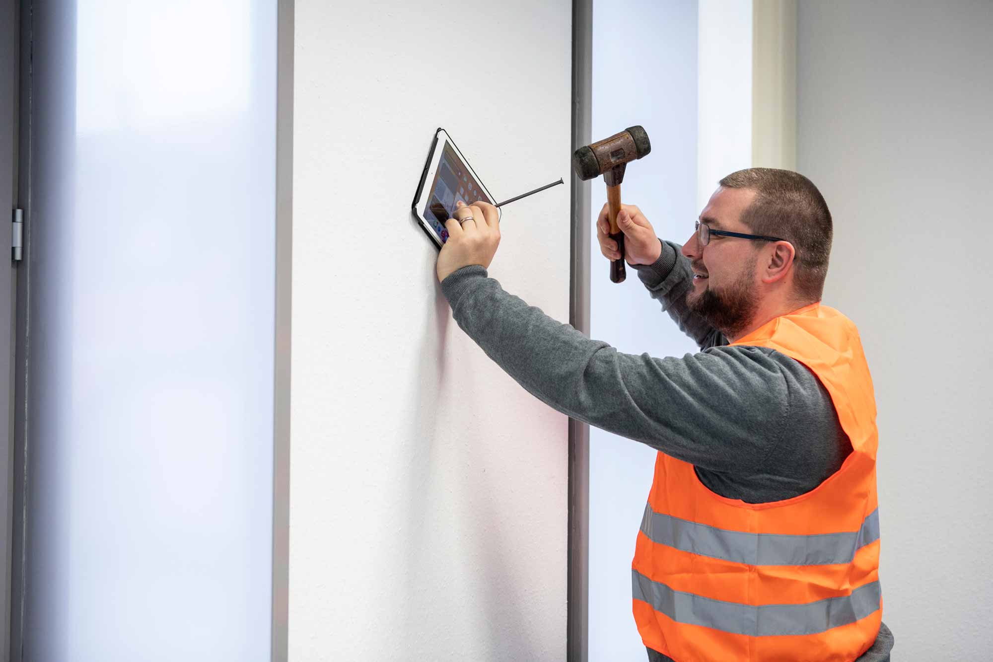 Bim mann orange weste tablet hammer